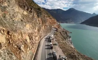 Artvin- Ardahan karayolu ulaşıma kapandı, heyelan havadan görüntülendi
