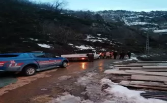 Artvin’de heyelan anı saniye saniye görüntülerdi
