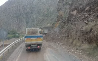 Artvin-Erzurum karayolu heyelan nedeniyle ulaşıma kapandı
