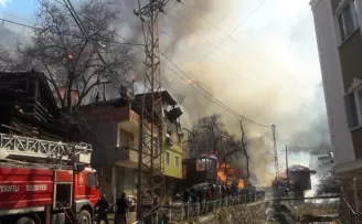 Artvin’in Yusufeli ilçesi Dereiçi köyünde yangın
