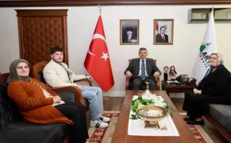 Artvin Valisi Ergün şehit Aydemir’in ailesini kabul etti