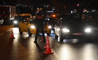 Asayiş uygulamasında aracında ruhsatsız silah bulunan sürücü gözaltına alındı
