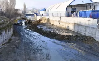 ASKİ’den Ankara Çayı’nda temizlik
