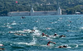 Asya ve Avrupa 35. kez kulaçlarla birleşti

