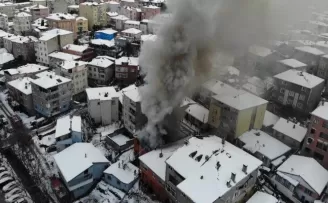 Ataşehir’de bir gecekondunda çıkan yangında patlama meydana geldi.
