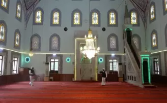 Ataşehir’de camilerde dezenfeksiyon ve temizlik seferberliği
