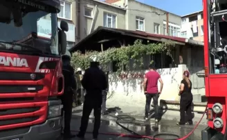 Ataşehir’de korkutan ev yangını
