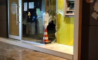 Avcılar’da gece yarısı banka soyma girişimi
