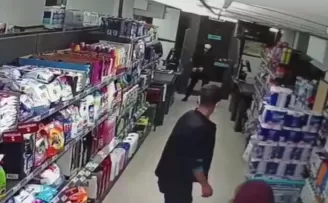 Avcılar’da markette korku dolu anlar kamerada
