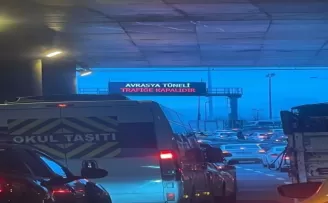 Avrasya Tüneli’nde kaza: Otomobil yan yattı
