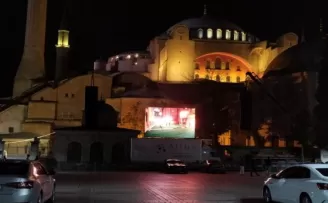 Ayasofya Camii’ndeki çalışmaları vatandaşlar canlı olarak izliyor
