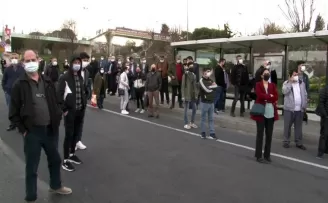 Ayvansaray’da yolculardan ‘gelmeyen otobüs’ tepkisi
