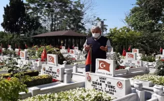 Babalar Günü’nde Edirnekapı Şehitliği’nde hüzün hakimdi
