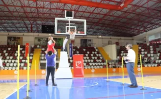 Babaları için yarıştılar, hediye çeklerini kaptılar
