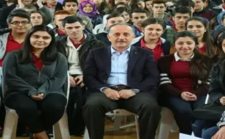 Bağcılar Belediyesi’nden üniversite öğrencilerine eğitim yardımı
