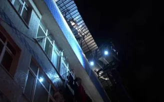 Bağcılar’da 4 katlı binada korkutan yangın
