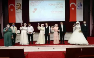 Bağcılar’da 5 çift, dünya evine girdi
