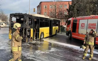 Bağcılar’da İETT aracı alev alev yandı
