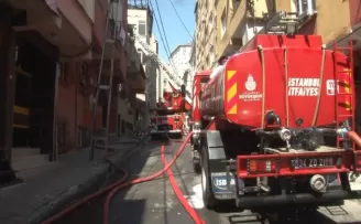 Bağcılar’da korkutan çatı yangını
