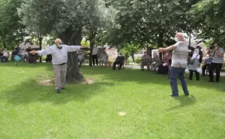 Bağcılar’da sosyal mesafeli sokak konseri
