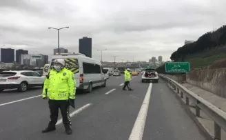 Bağcılar TEM’de çakarlı araçlara denetim
