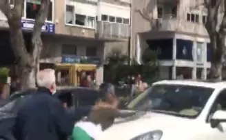 Bağdat Caddesinde bunalıma giren genç kadın sürücülere zor anlar yaşattı
