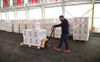Bahçelievler’de bin kişiye bayramlık giysi
