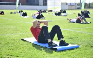 Bahçelievler’de sosyal mesafeli sabah sporu
