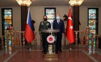 Bakan Akar, Filipinler Genelkurmay Başkanı Sobejana’yı kabul etti

