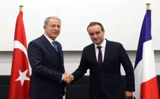 Bakan Akar, Fransız mevkidaşı ile görüştü
