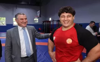 Bakan Bak, Grekoromen Güreş Milli Takımı kampını ziyaret etti
