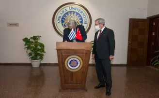 Bakan Bonasso: “Gelişen ve büyüyen Türkiye’ye imrenerek bakıyoruz”
