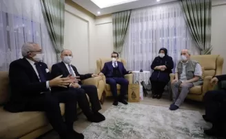 Bakan Dönmez, Soma’da ilk doğalgaz abonesinin evini ziyaret etti
