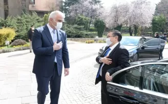 Bakan Ersoy Kırgız mevkidaşıyla bir araya geldi
