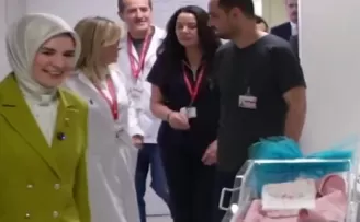 Bakan Göktaş’tan doğum yapan annelere ’yeni yıl’ ziyareti