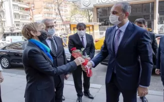 Bakan Gül noterler gününü kutladı
