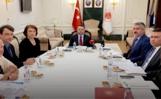 Bakan Gürlek Mumcu ailesiyle görüştü