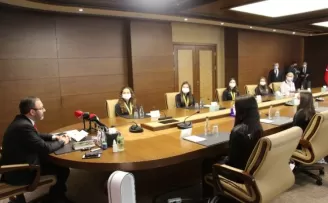 Bakan Kasapoğlu cimnastiğin altın kızları ile bir araya geldi
