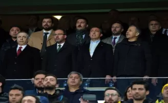 Bakan Kasapoğlu, derbiyi başkanlarla izledi
