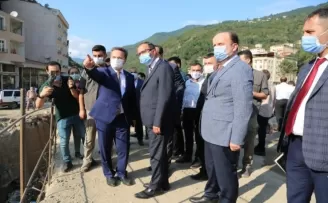 Bakan Kasapoğlu selden zarar gören Dereli ilçesini ziyaret etti
