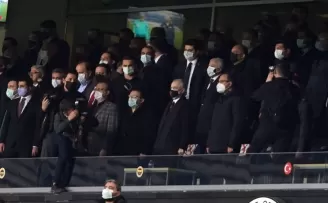 Bakan Kasapoğlu ve başkanlar tribünde
