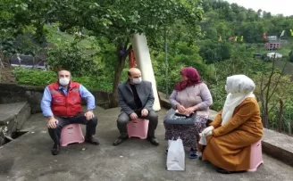 Bakan Selçuk, şehit anneleri ve huzurevindeki büyüklerin Anneler Gününü kutladı

