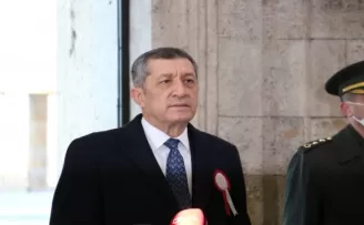 Bakan Selçuk ve öğretmenler Başöğretmen’in huzurunda
