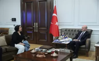 Bakan Soylu, Almanya’da evlat nöbetini başlatan Akbaş ile görüştü
