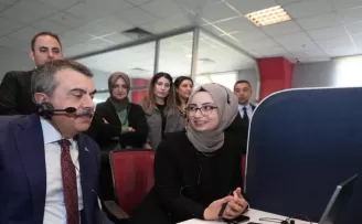 Bakan Tekin Van’da MEBİM’de çağrı yanıtladı