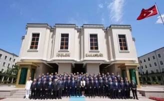 Bakan Yerlikaya valilerle bir araya geldi
