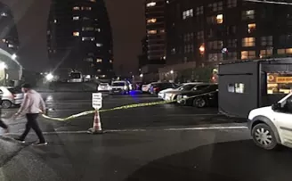 Bakırköy’de otoparkta iki lüks araç kurşunlandı
