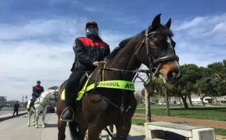 Bakırköy sahilinde atlı polis destekli kısıtlama denetimi
