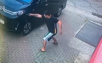 Balat’ta silahlı çatışma anları kamerada
