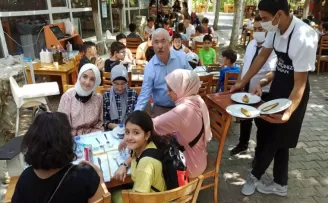 Balıkçı Kenan’dan Kuran kursu öğrencilerine balık ikramı
